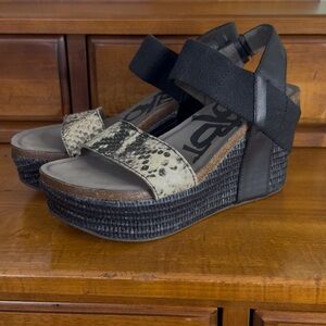 OTBT Bushnell wedge sandal black snakeskin woman 6 leather 3-3.5 inch heel